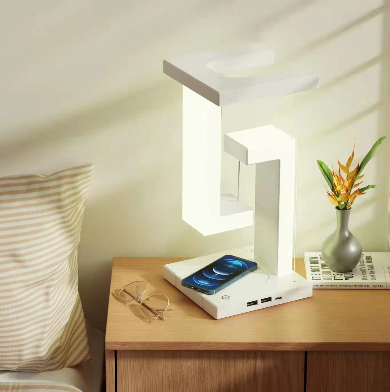 Creative lamp balance wereless charging