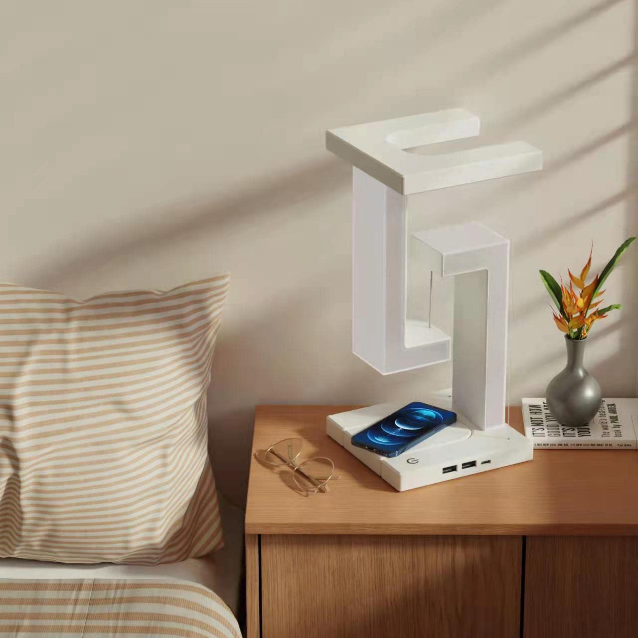 Creative lamp balance wereless charging